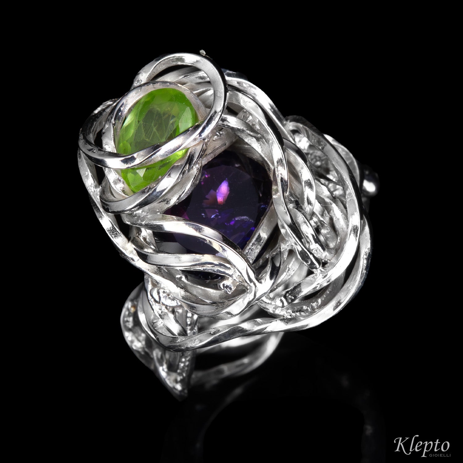Anello in Argento Silnova® a filo intrecciato con Ametista e Peridoto