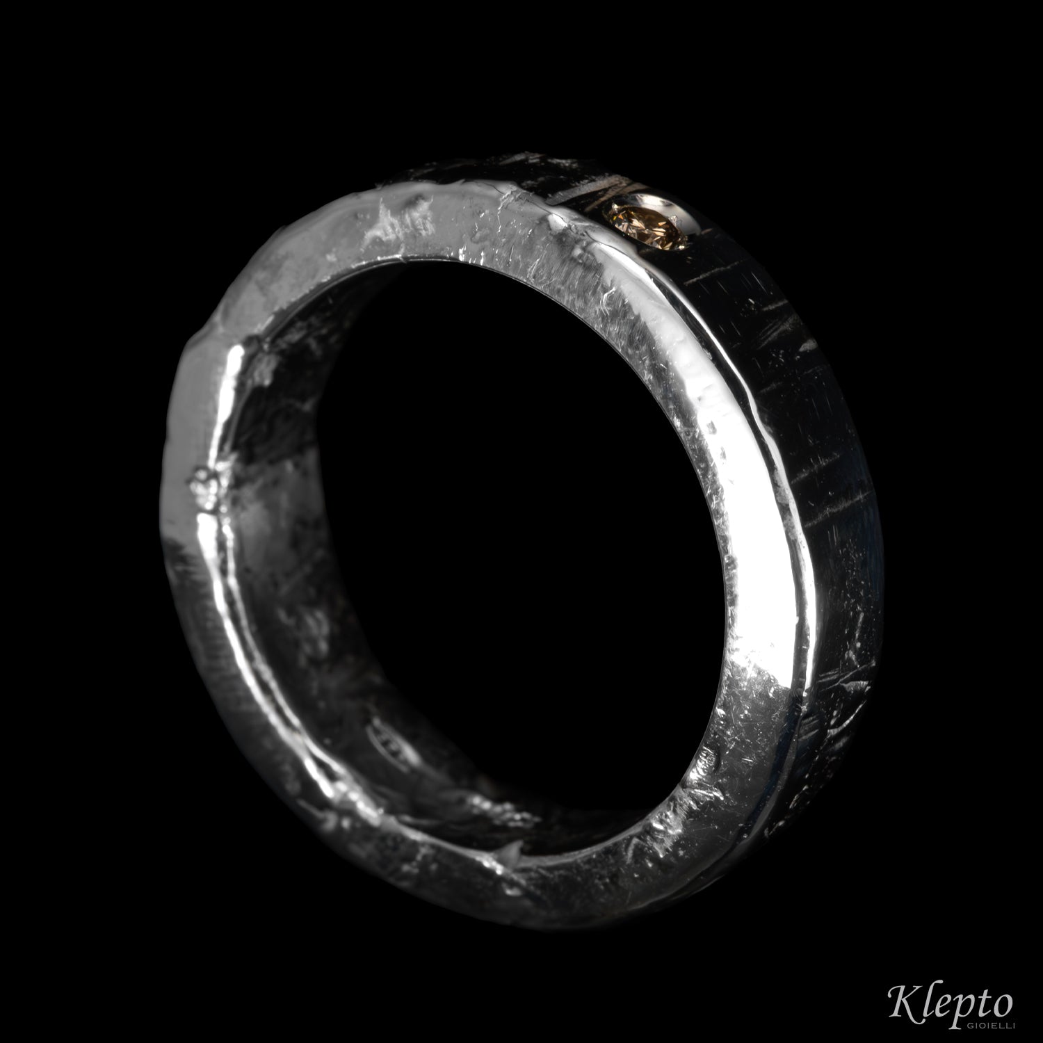 Anello in Argento Silnova® con Diamante brown