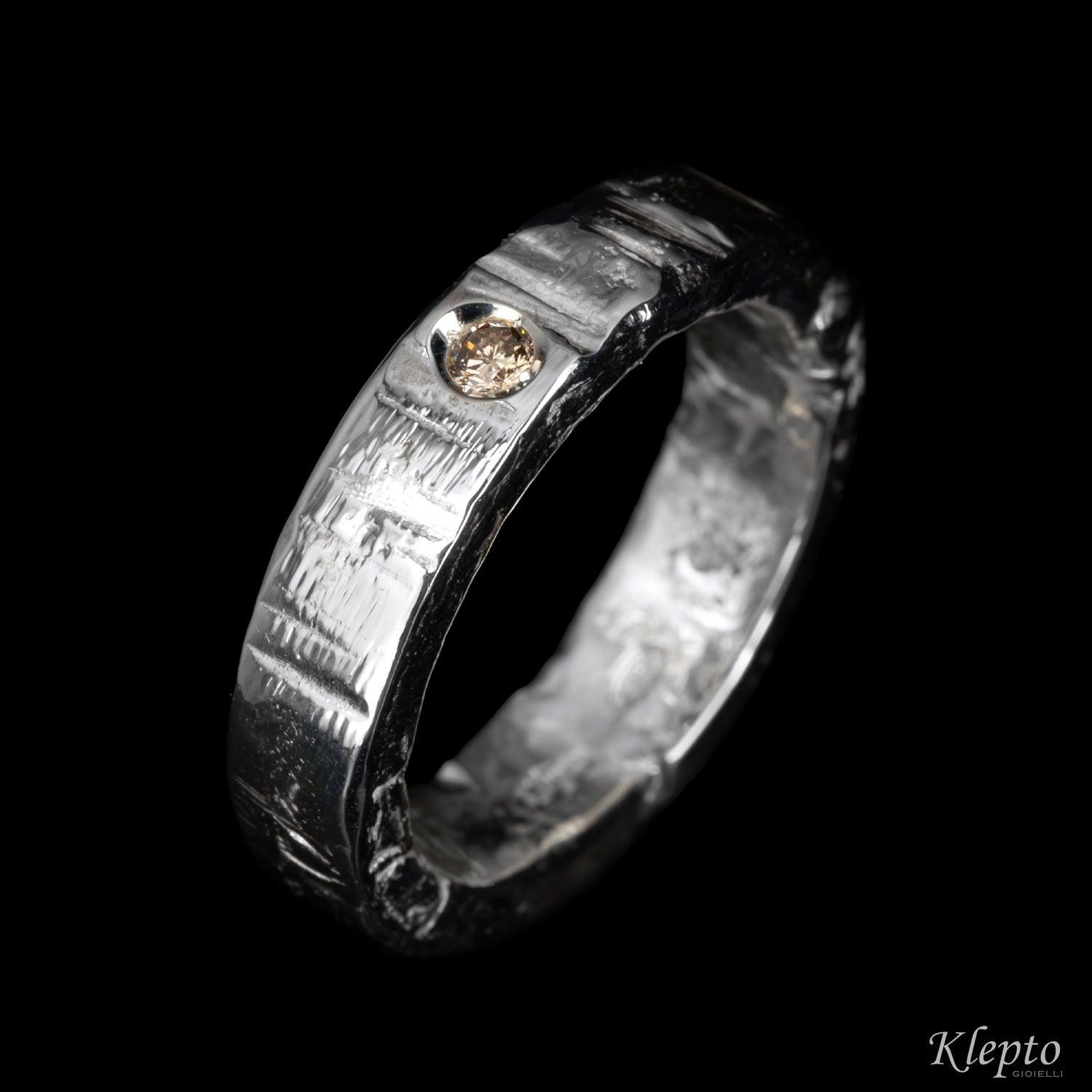 Anello in Argento Silnova® con Diamante brown