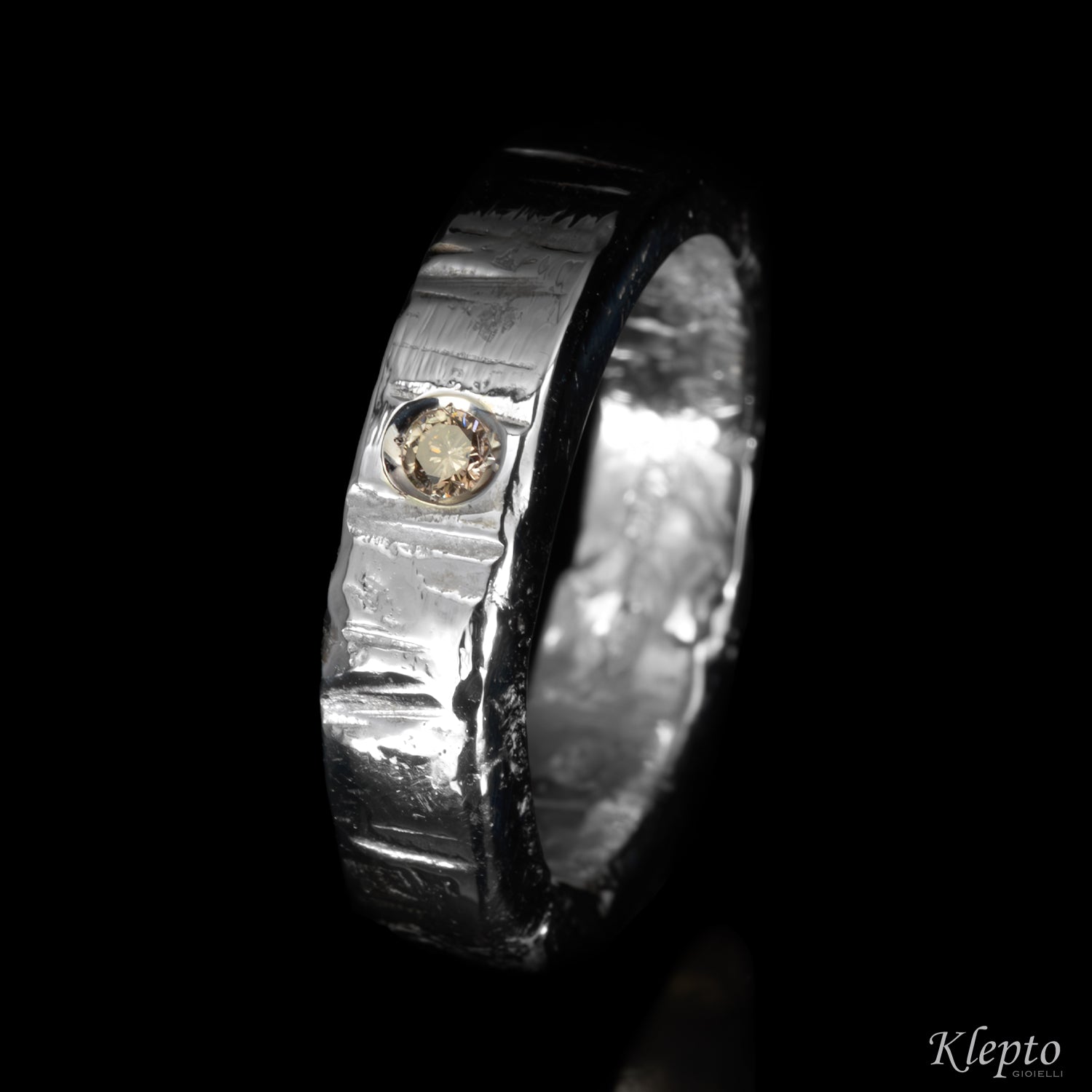 Anello in Argento Silnova® con Diamante brown