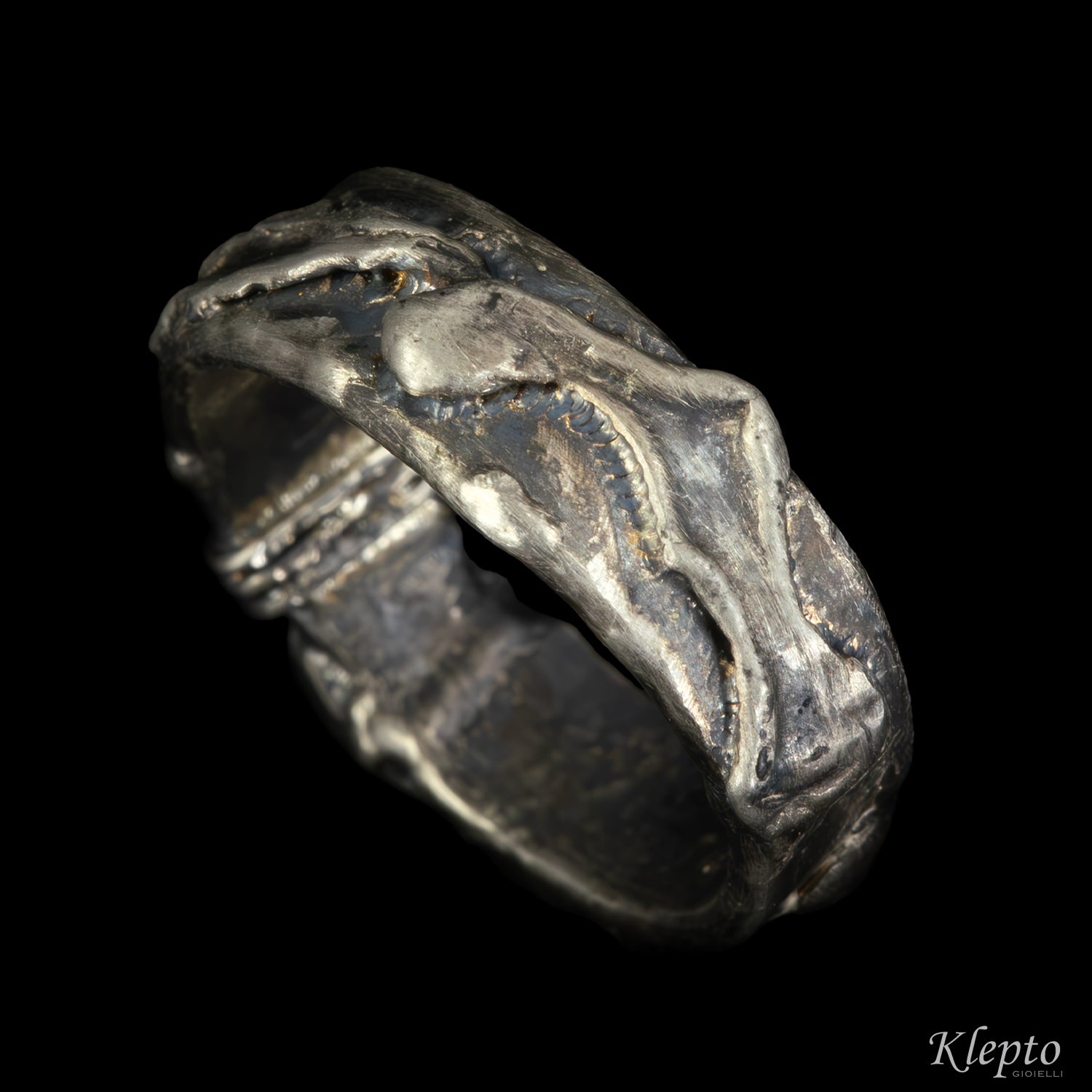 Anello in Argento Silnova® brunito con dettagli in oro giallo