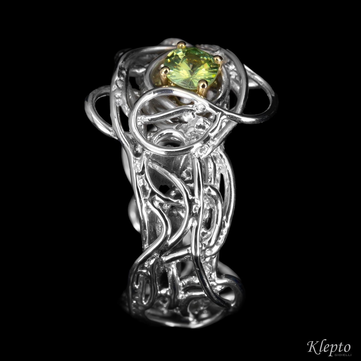 Anello in Argento Silnova® con Demantoide e dettagli in oro giallo