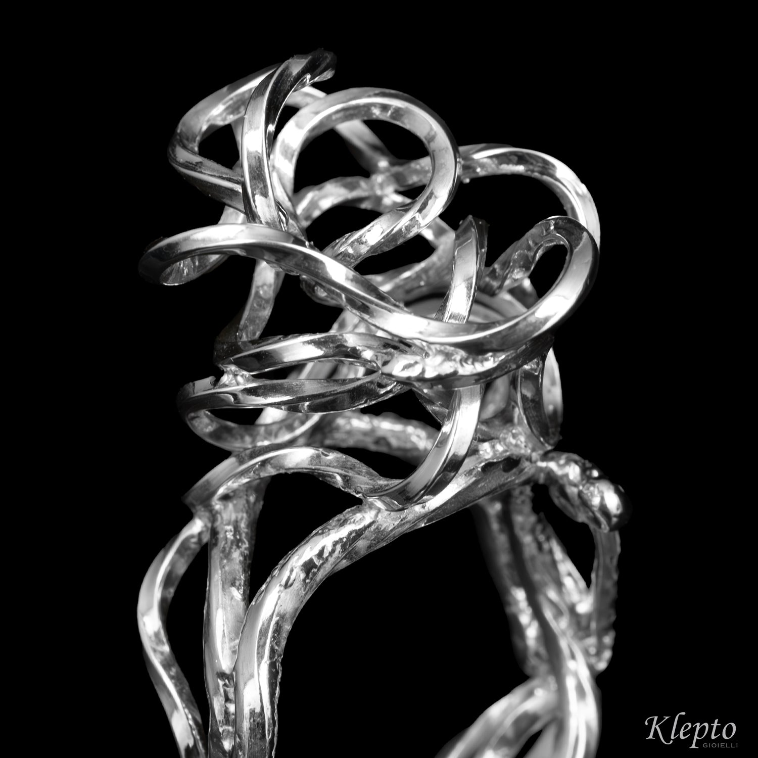 Anello in Argento Silnova® a filo intrecciato