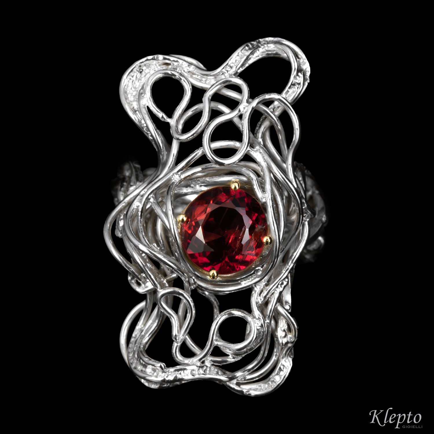 Anello in Argento Silnova® con Granato e dettagli in oro giallo