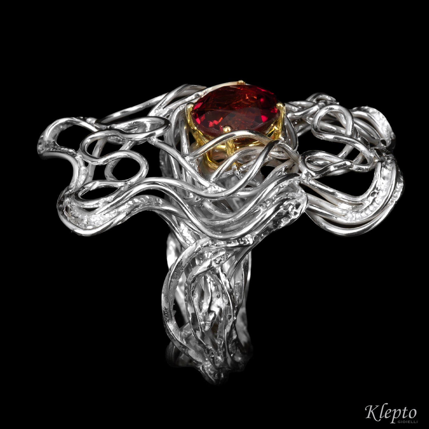 Anello in Argento Silnova® con Granato e dettagli in oro giallo