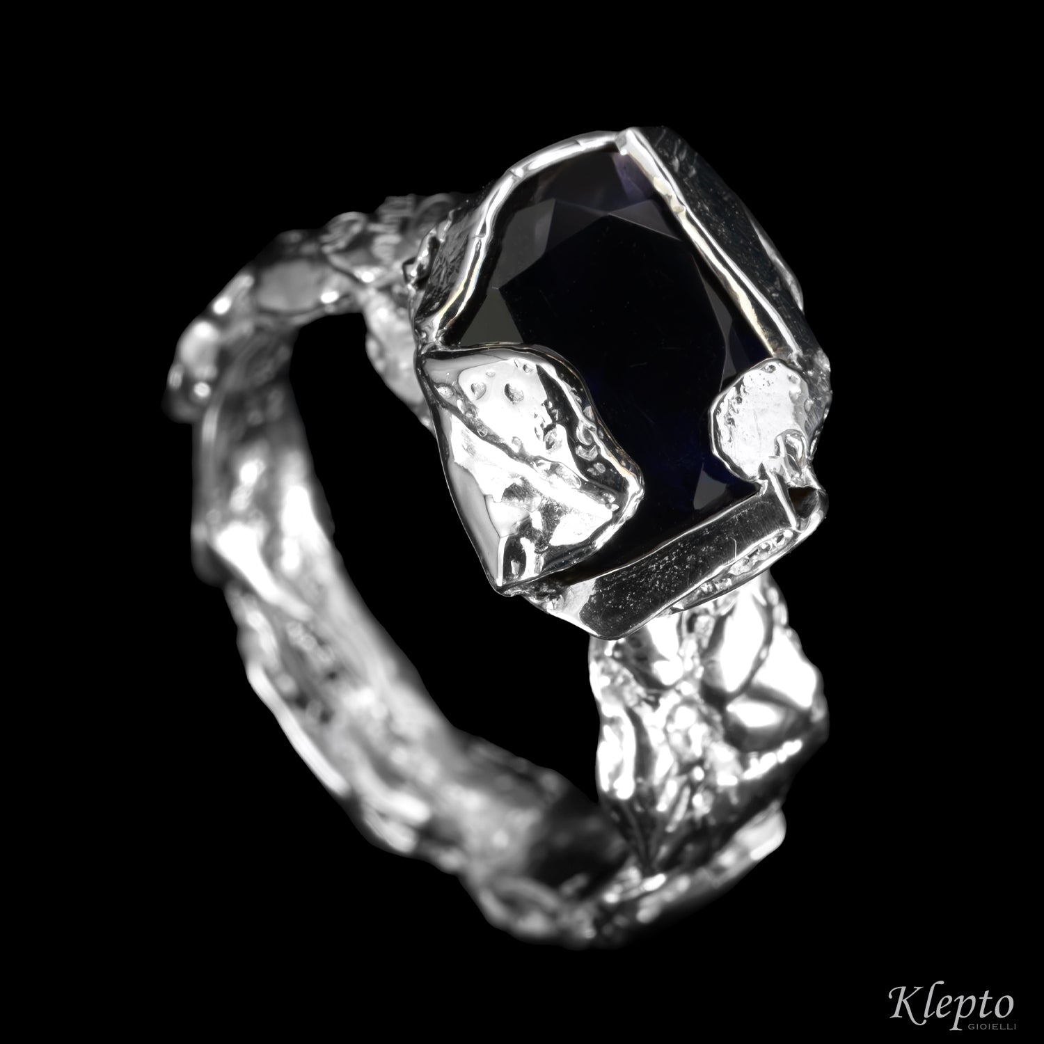 Anello in Argento Silnova® con Iolite