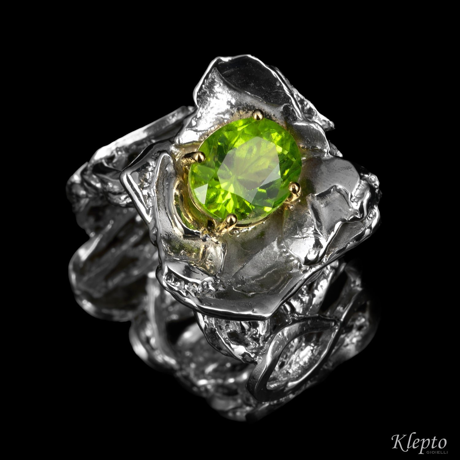 Anello in Argento Silnova® con Peridoto e dettagli in oro giallo