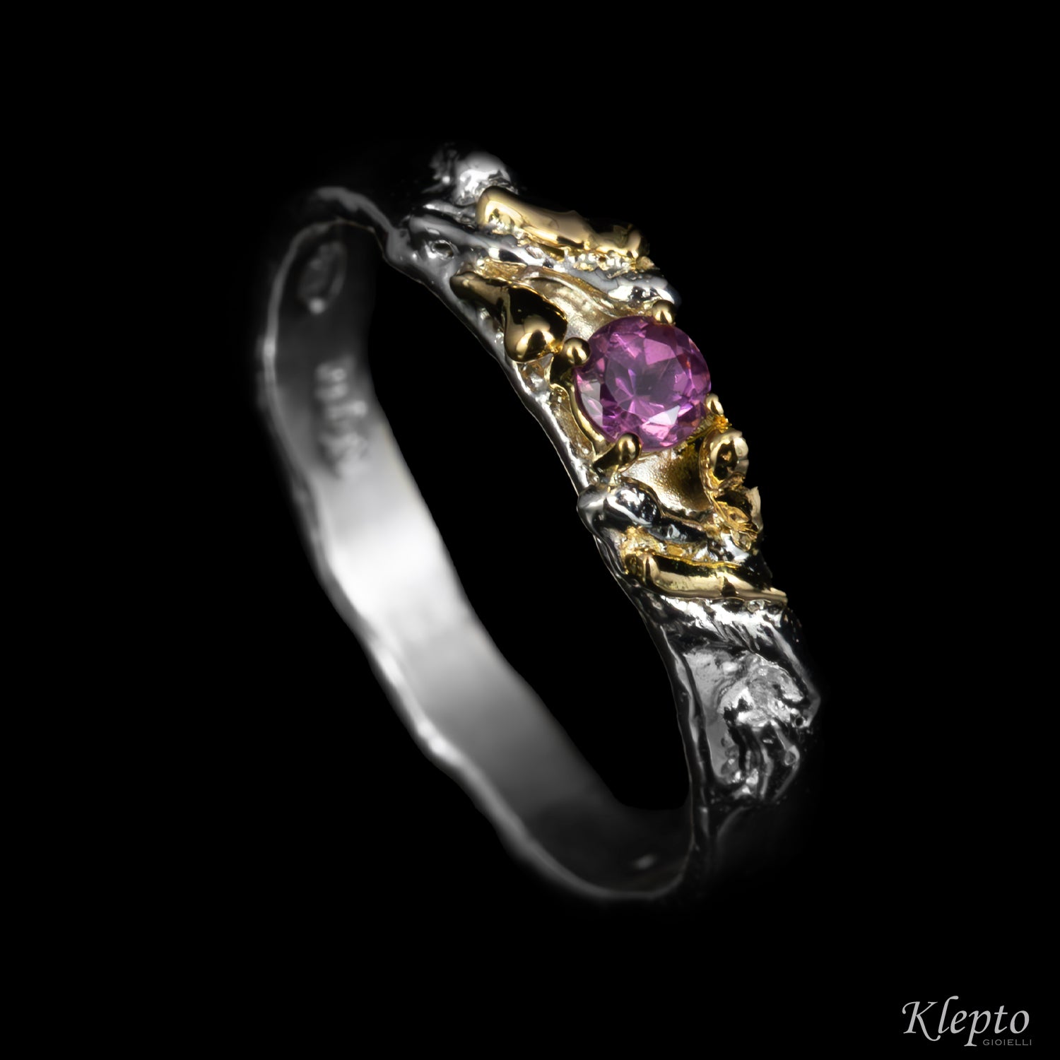 Anello in Argento Silnova® con dettagli in oro giallo e pietre preziose