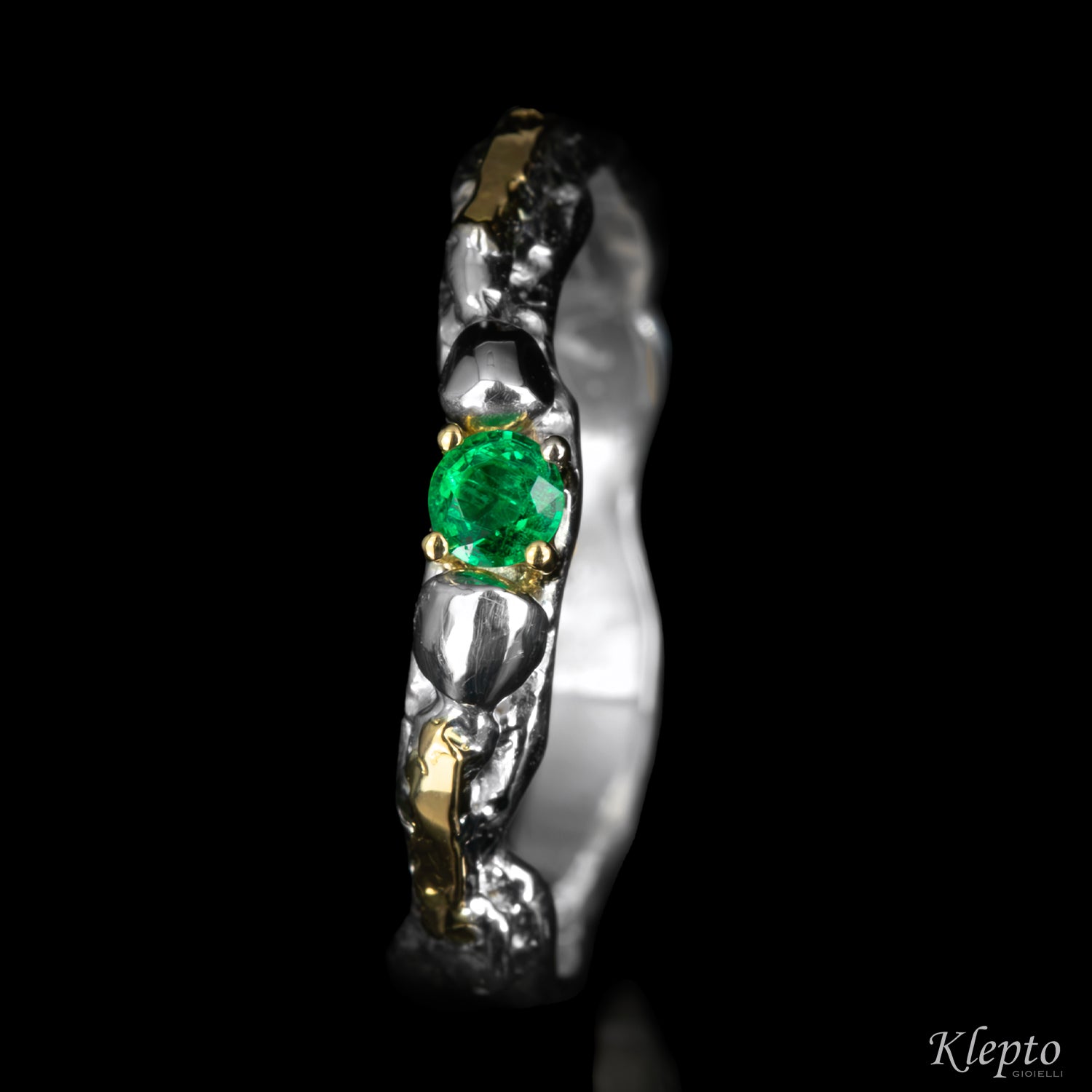 Anello in Argento Silnova® con pietre preziose e dettagli in oro giallo