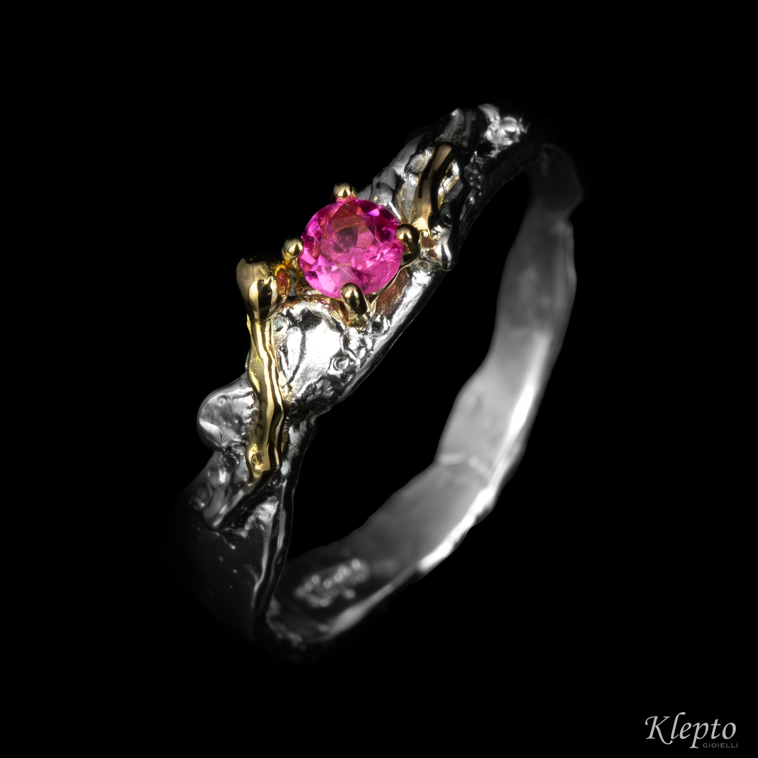 Anello in Argento Silnova® con dettagli in oro giallo e pietre preziose