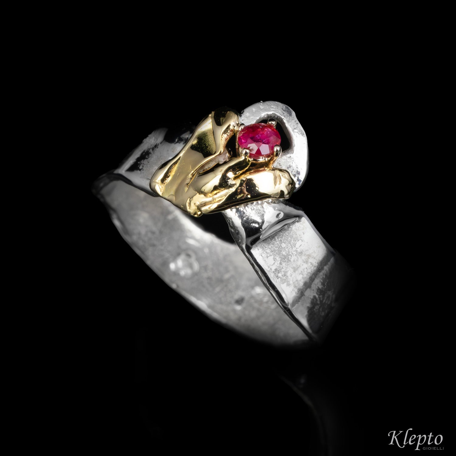 Anello in Argento Silnova® e oro giallo con Rubino