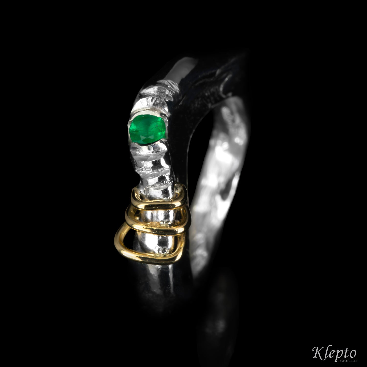 Anello in Argento Silnova® e con Smeraldo e dettagli in oro giallo