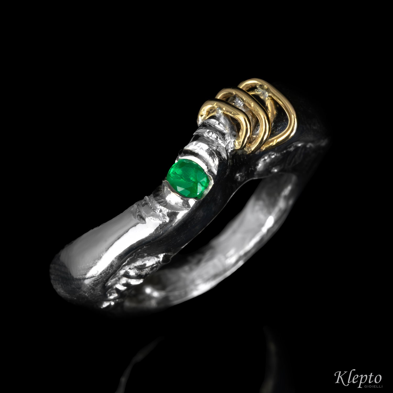 Anello in Argento Silnova® e con Smeraldo e dettagli in oro giallo