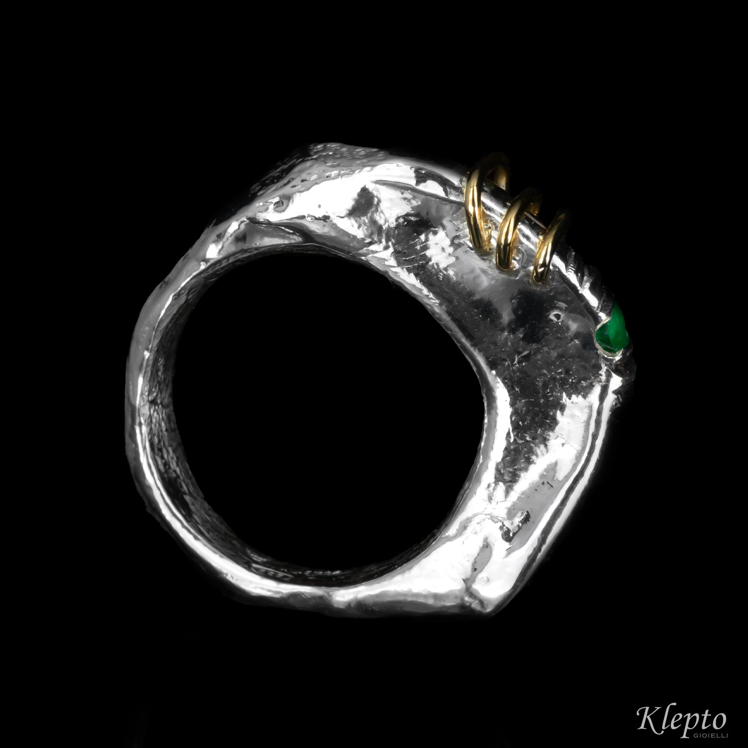 Anello in Argento Silnova® e con Smeraldo e dettagli in oro giallo