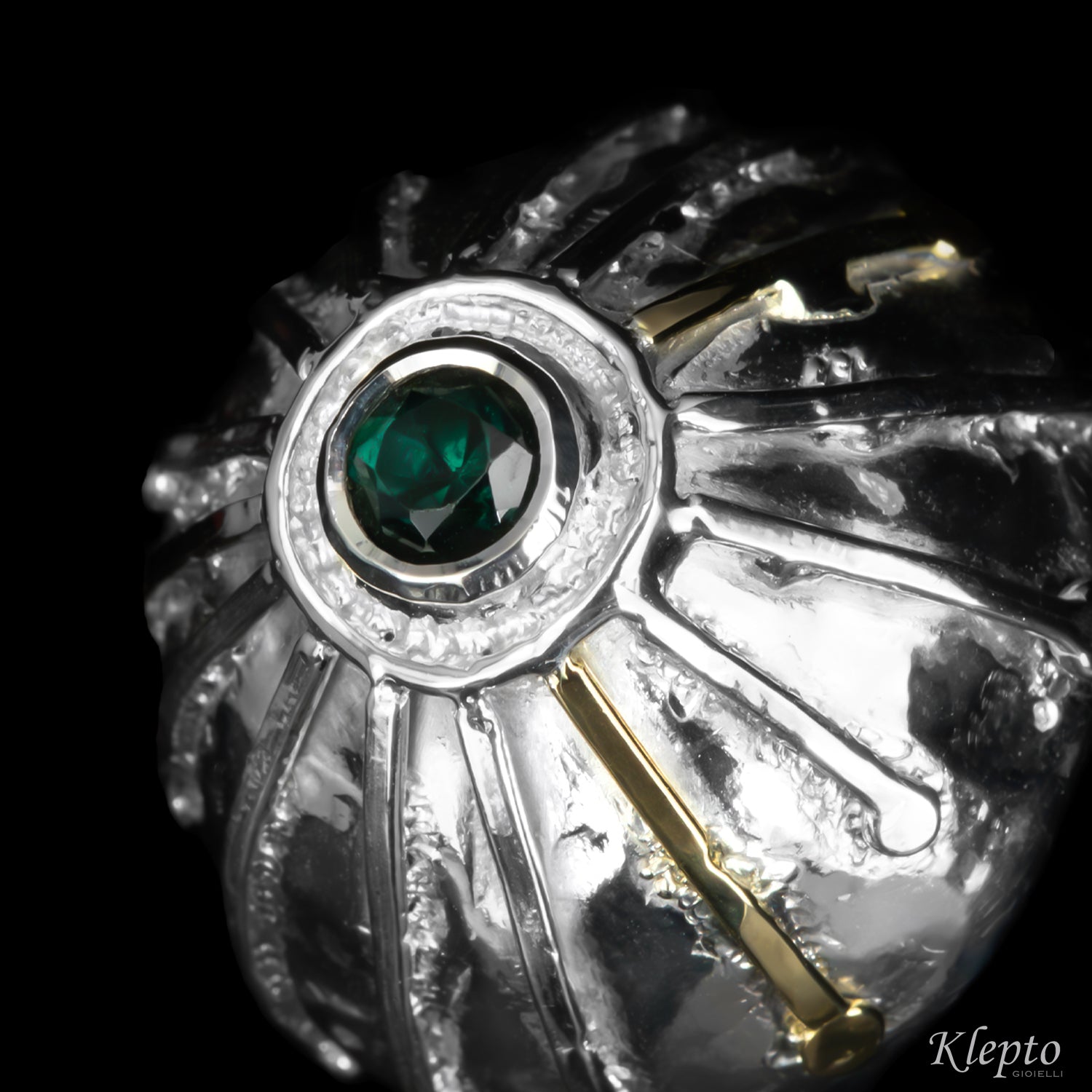 Anello in Argento Silnova® e con Tormalina verde e dettagli in oro giallo
