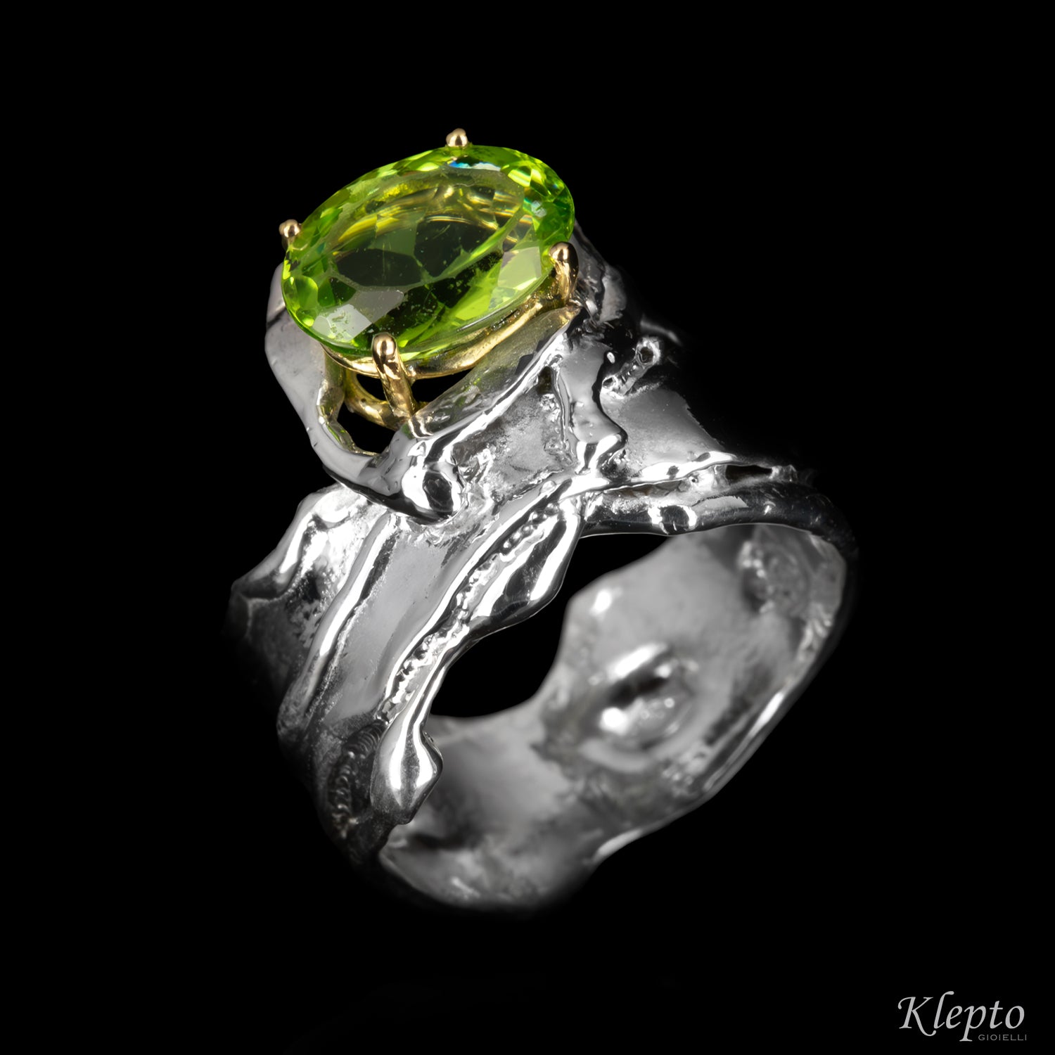 Anello in Argento Silnova® con Peridoto e dettagli in oro giallo
