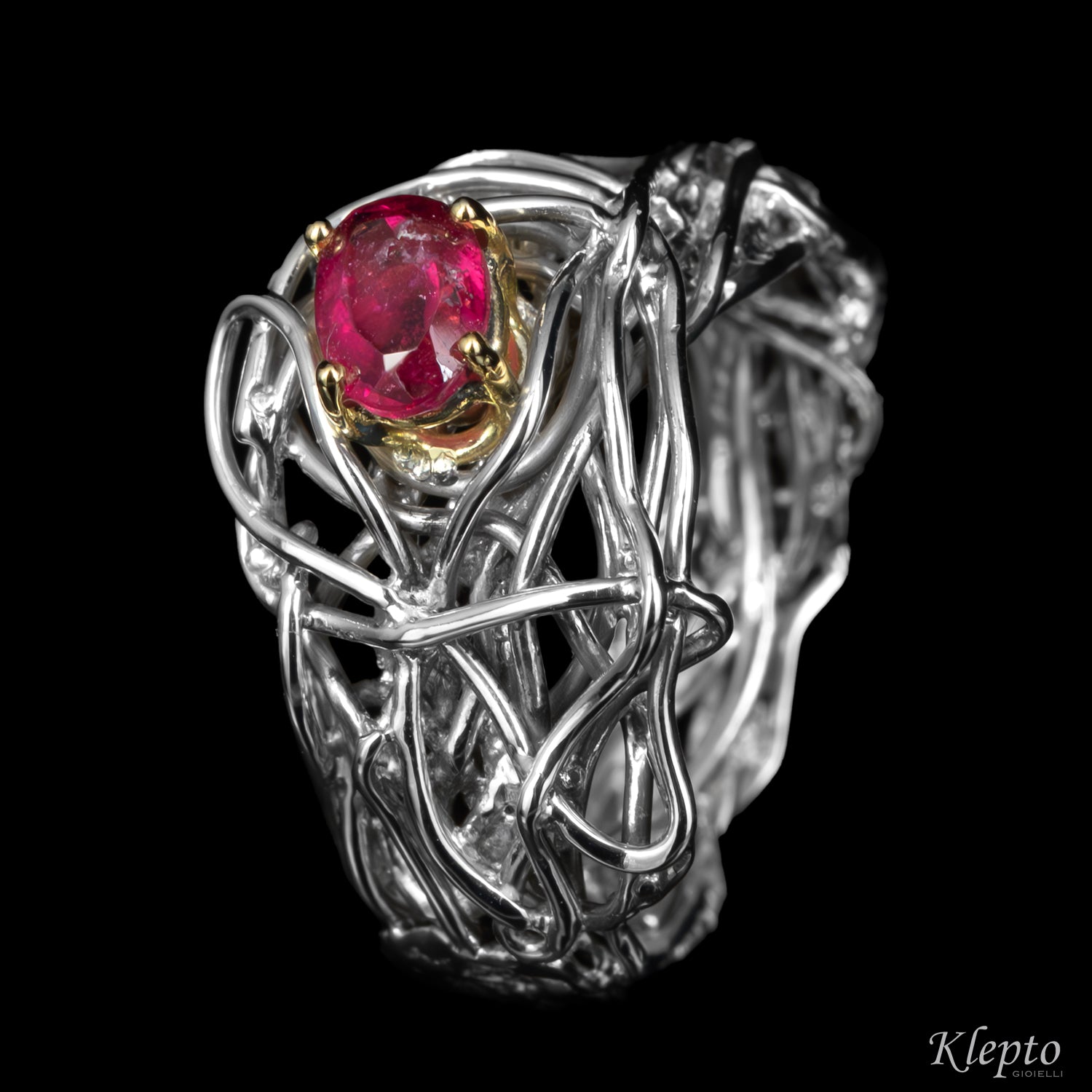 Anello in Argento Silnova® con Rubino e dettagli in oro giallo