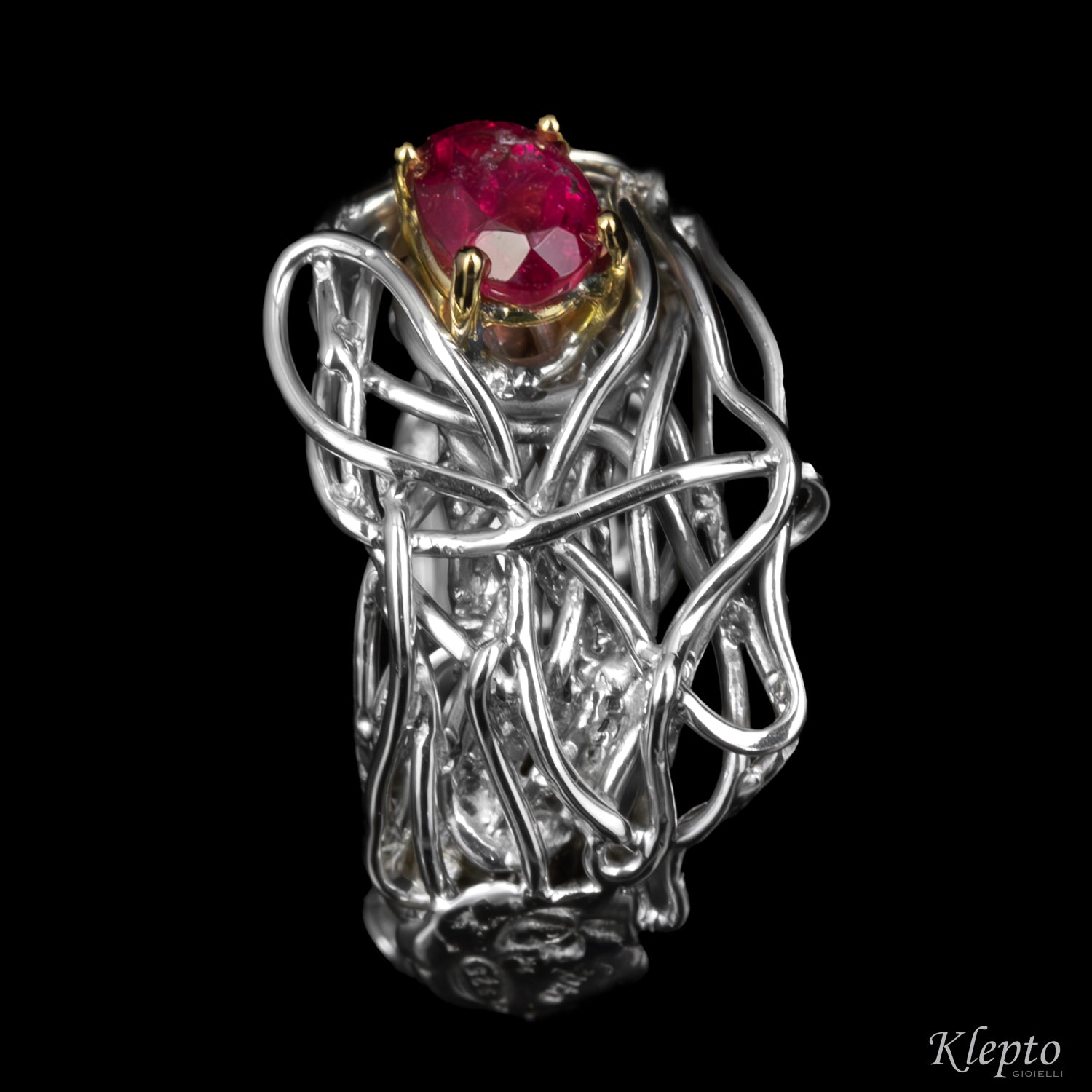 Anello in Argento Silnova® con Rubino e dettagli in oro giallo