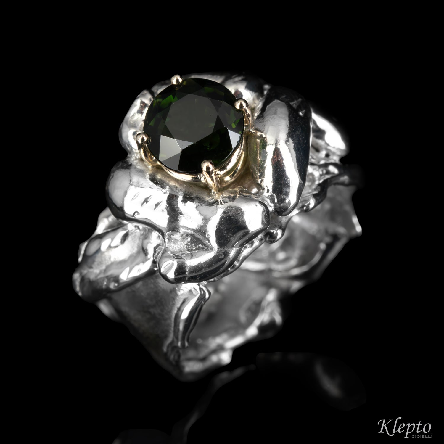 Anello in Argento Silnova® con Tormalina verde e dettagli in oro bianco natuarale