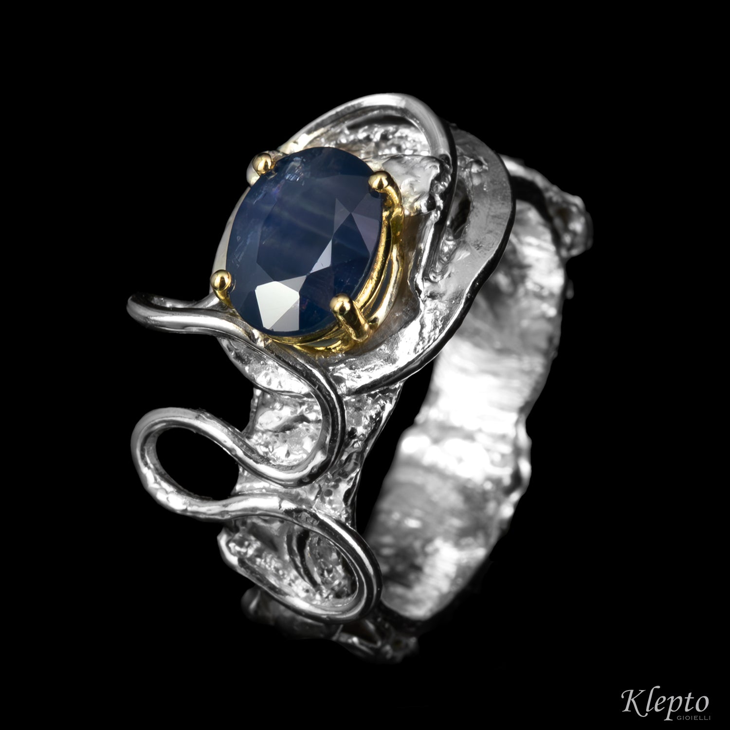 Anello in Argento Silnova con Zaffiro blu e dettagli in oro giallo