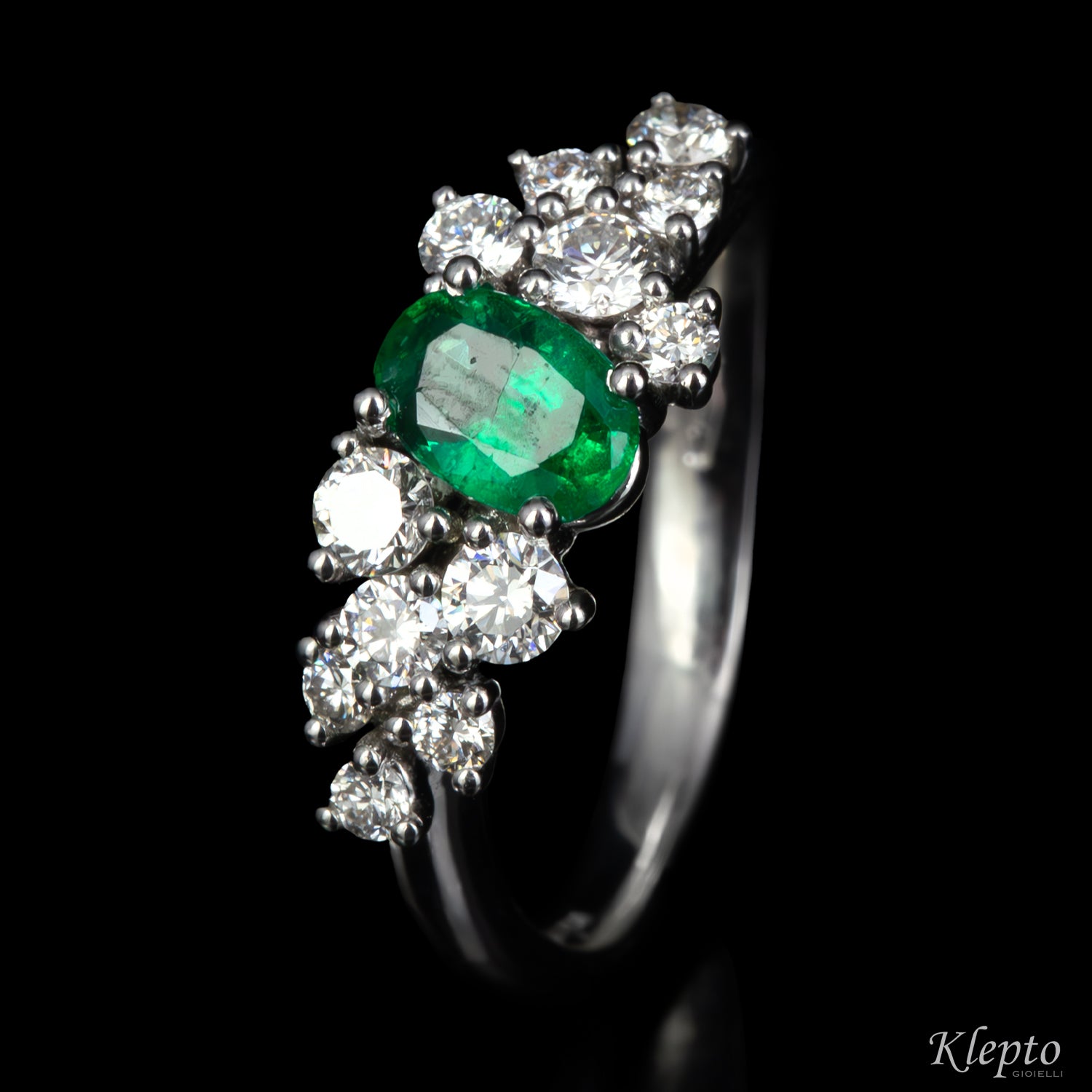 Anello classico by Klepto in oro bianco con Smeraldo e Diamanti