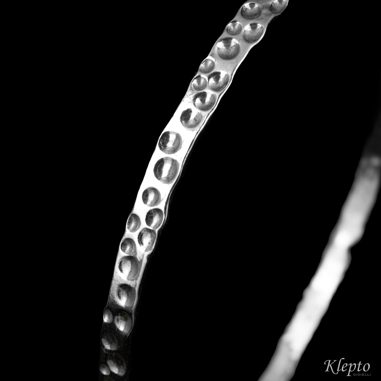 Bracciale in Argento Silnova® rigido martellato piccolo