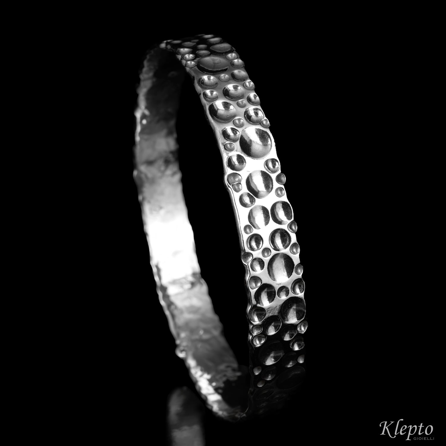 Bracciale in Argento Silnova® rigido martellato