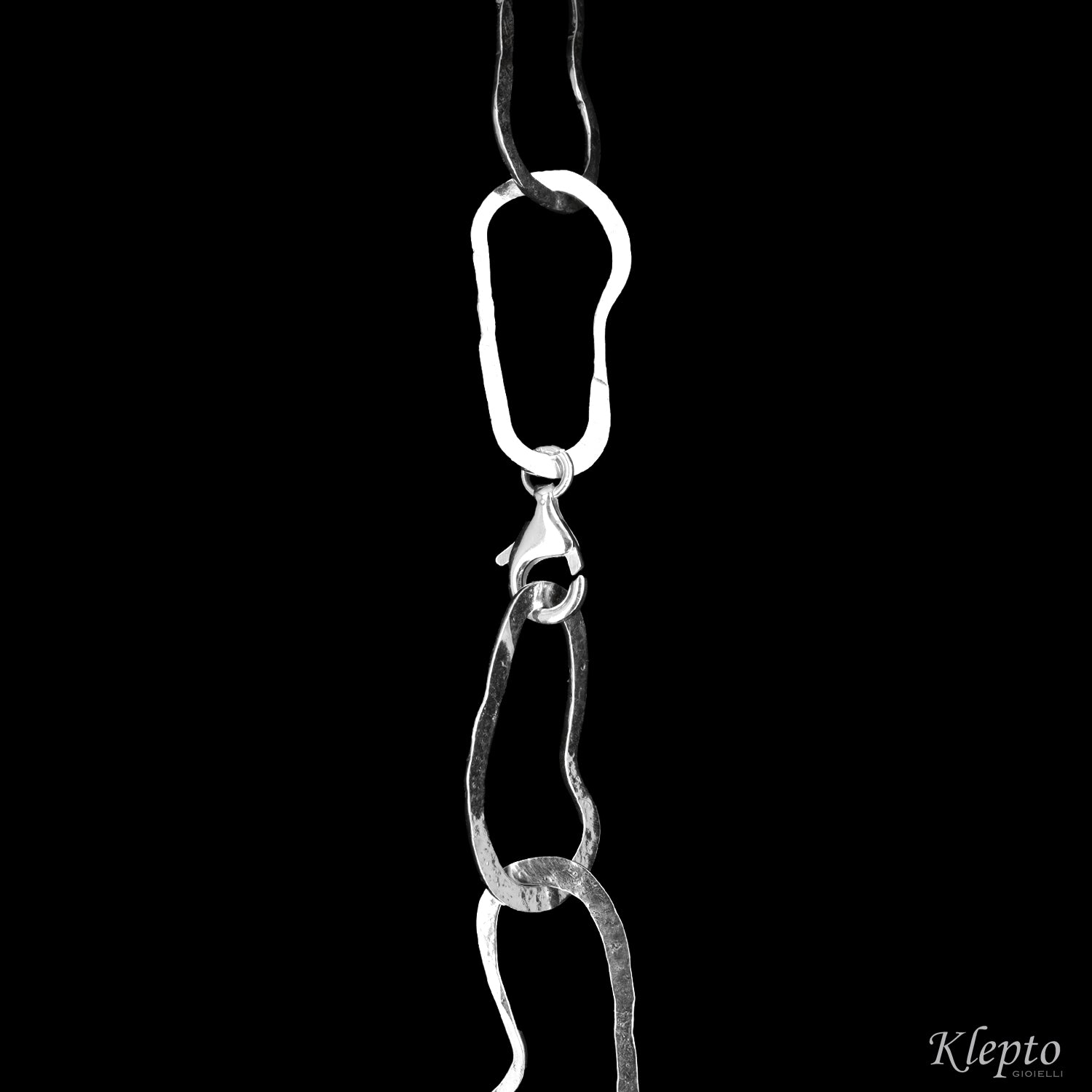 Collana in Argento Silnova® ad anelli irregolari martellati