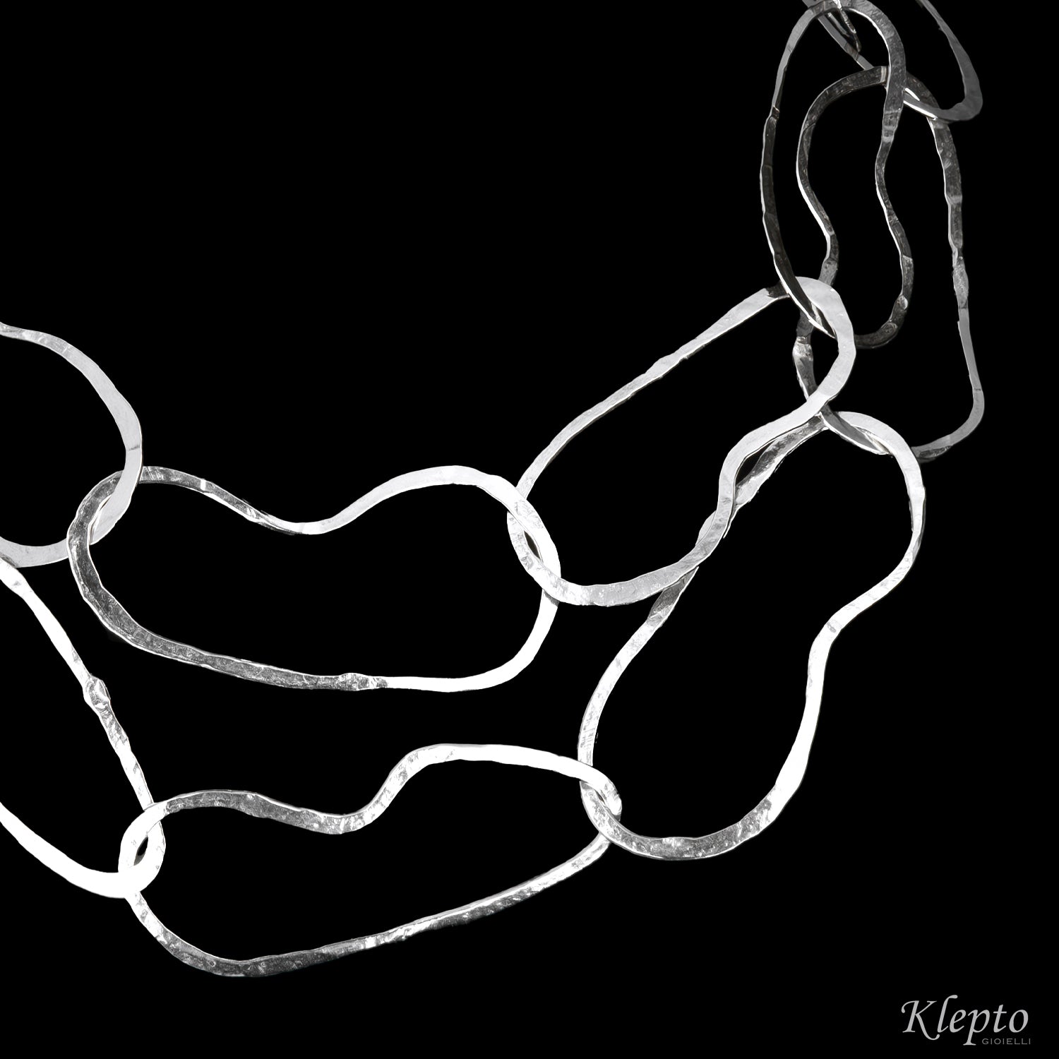 Collana in Argento Silnova® ad anelli irregolari martellati