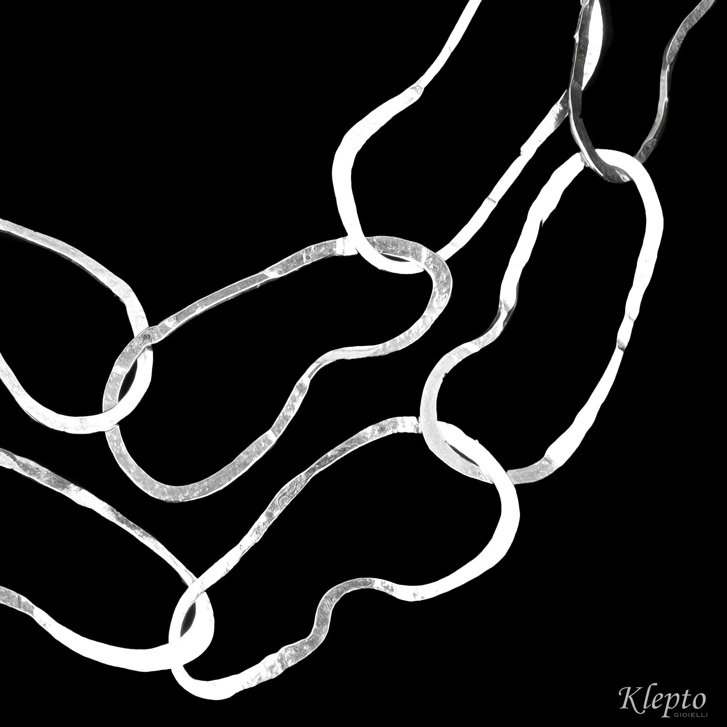 Collana in Argento Silnova® ad anelli irregolari martellati