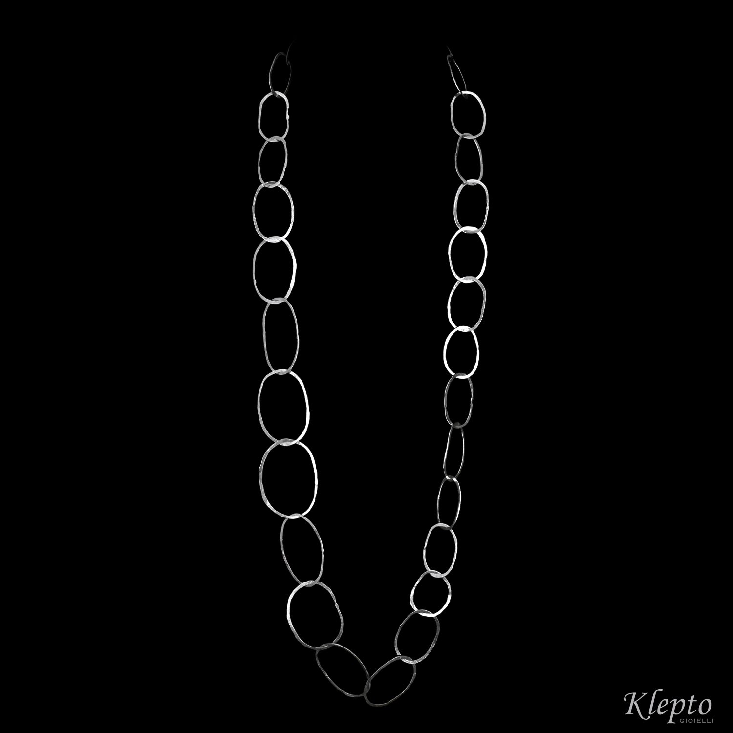 Collana in Argento Silnova® ad anelli irregolari martellati