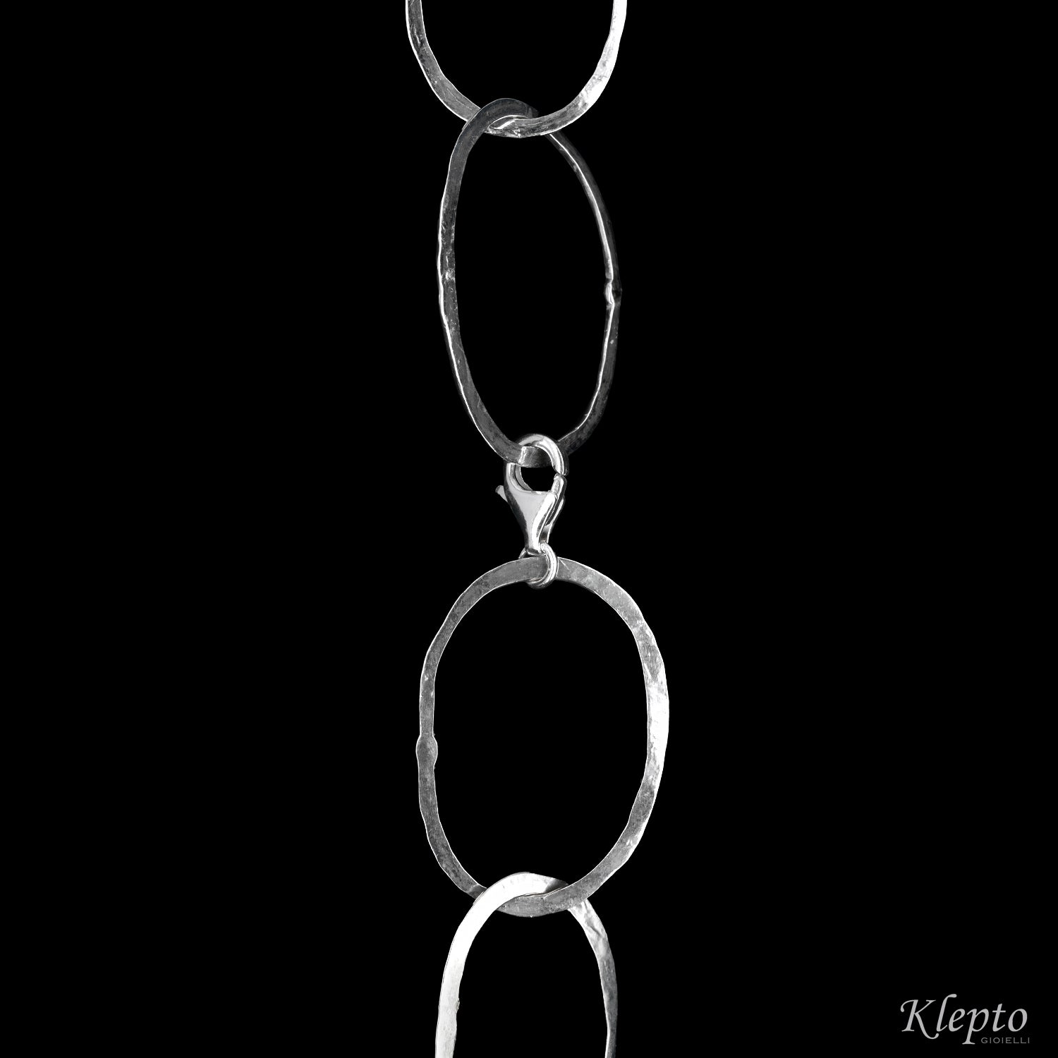 Collana in Argento Silnova® ad anelli irregolari martellati