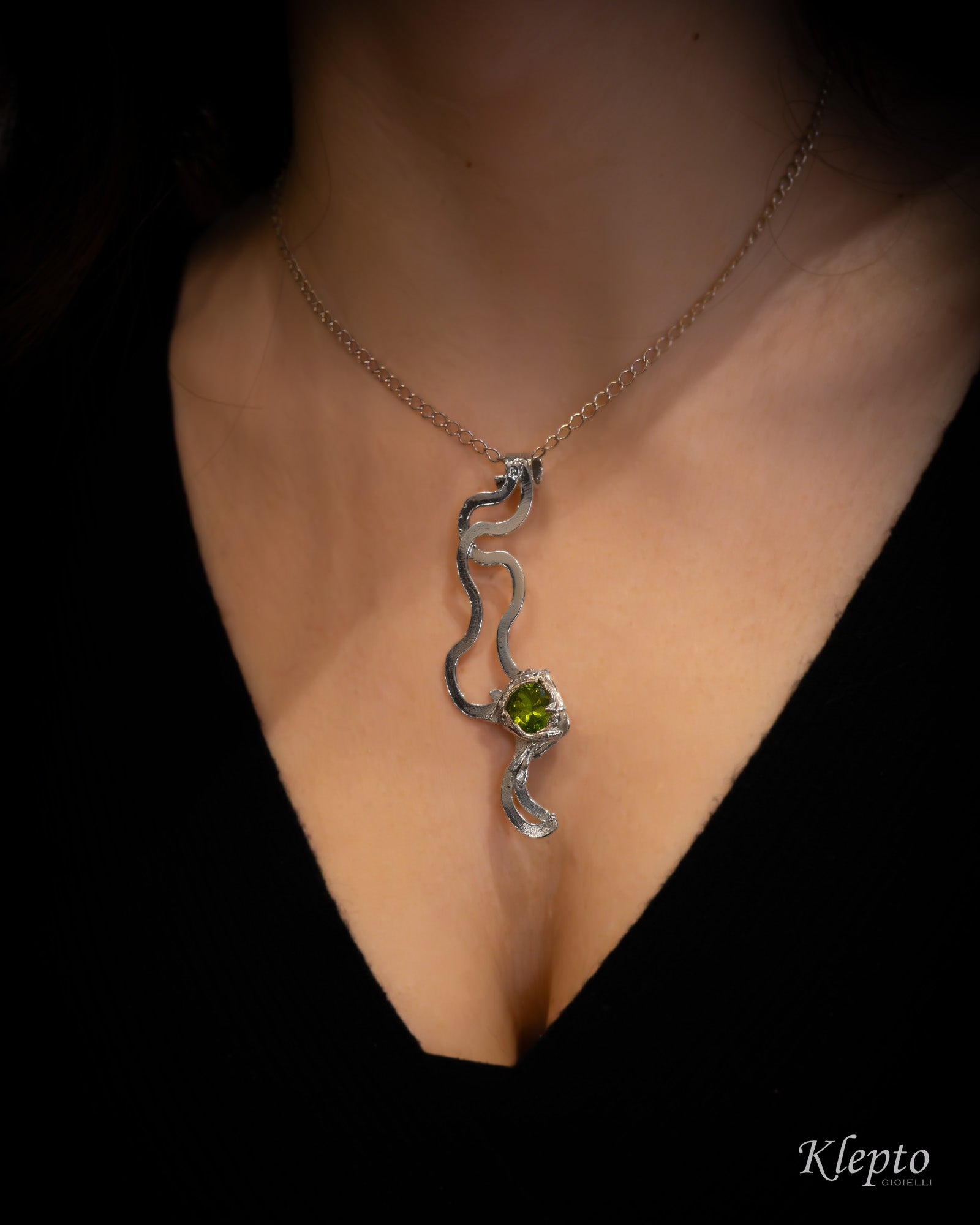 Pendente in Argento Silnova® a filo con Peridoto