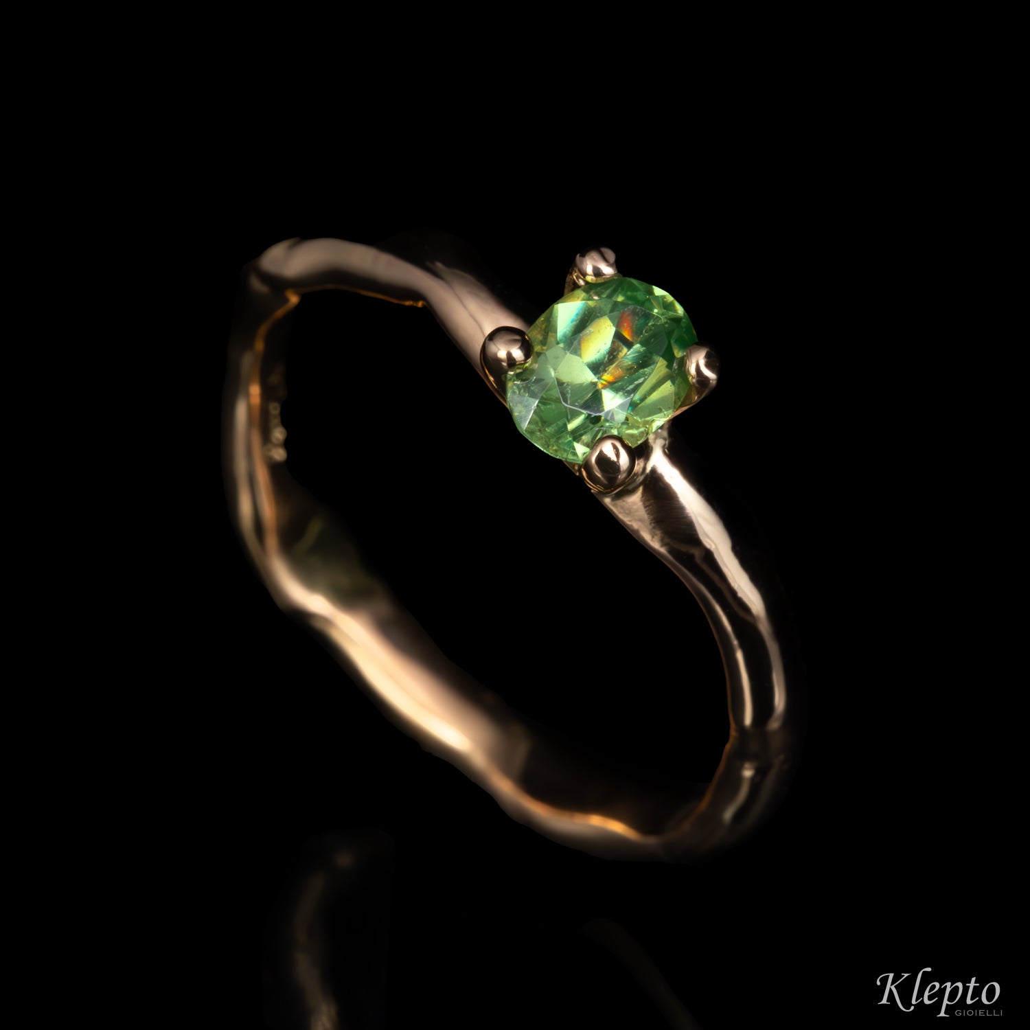 Anello in oro rosa "Divenire" con Demantoide