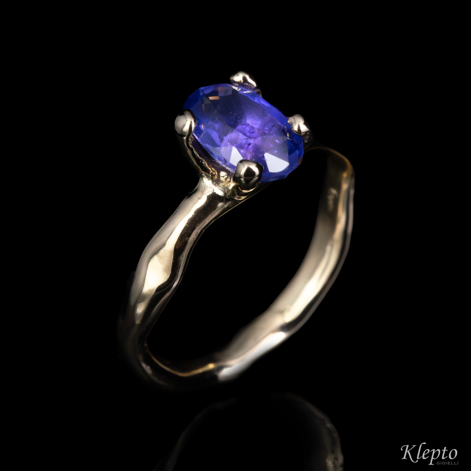 Anello in oro bianco naturale "Divenire" con Zaffiro blu