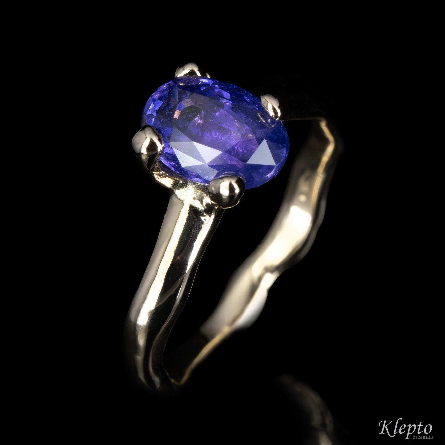Anello in oro bianco naturale "Divenire" con Zaffiro blu