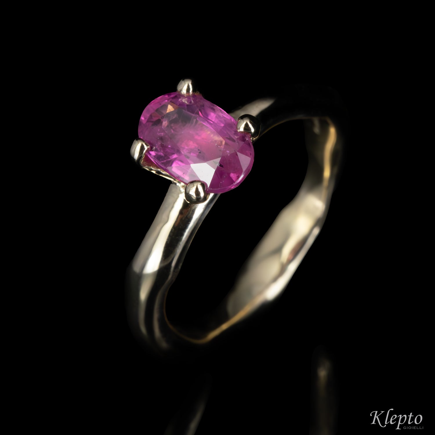 Anello in oro bianco naturale "Divenire" con Zaffiro rosa