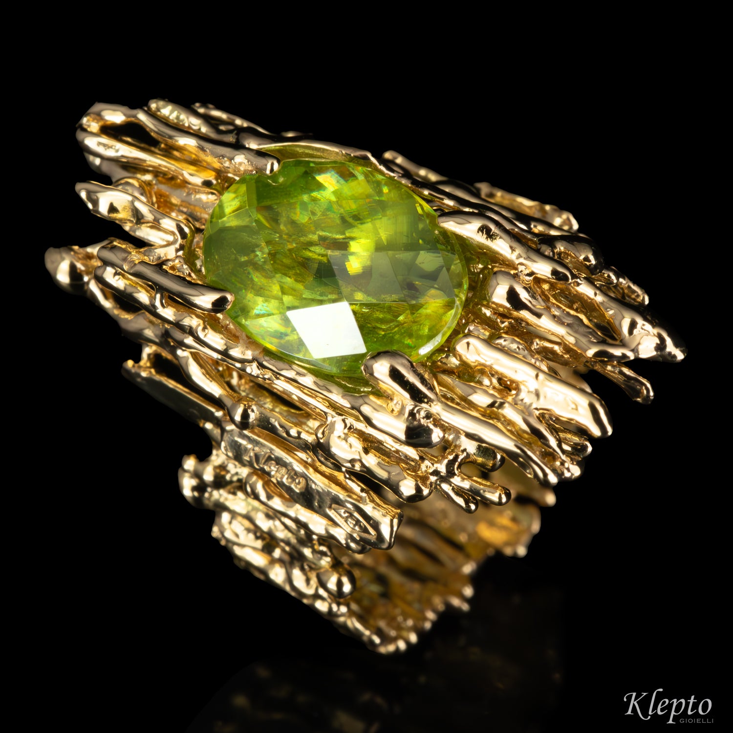Anello in oro giallo "EroiKa" con Sfene