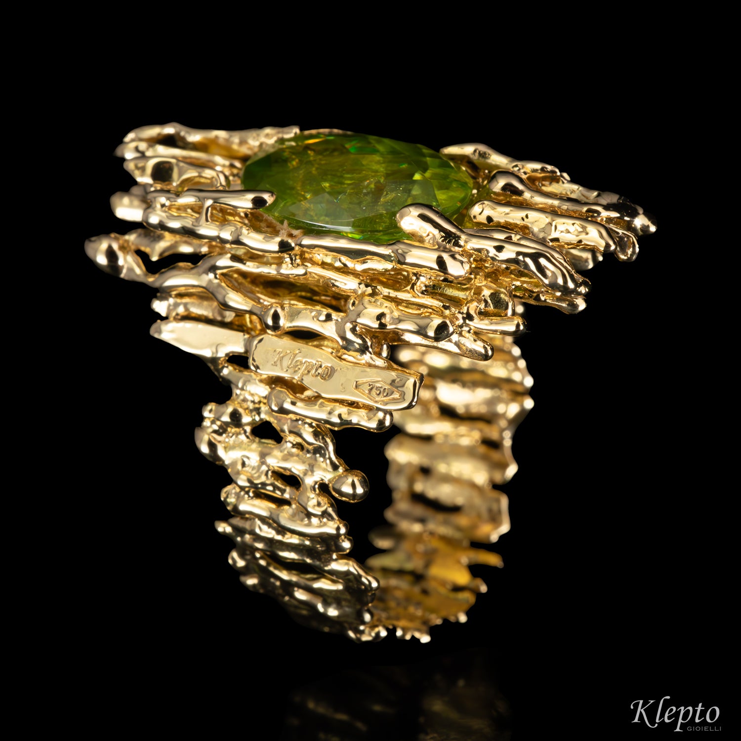 Anello in oro giallo "EroiKa" con Sfene