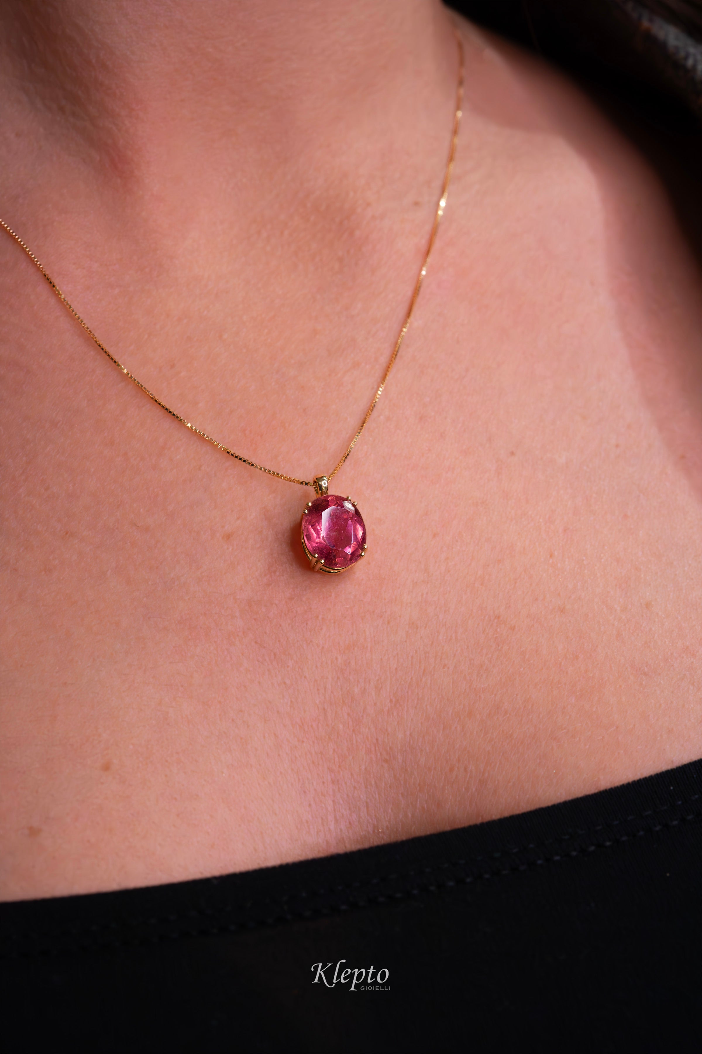 Pendente in oro giallo con Tormalina rosa