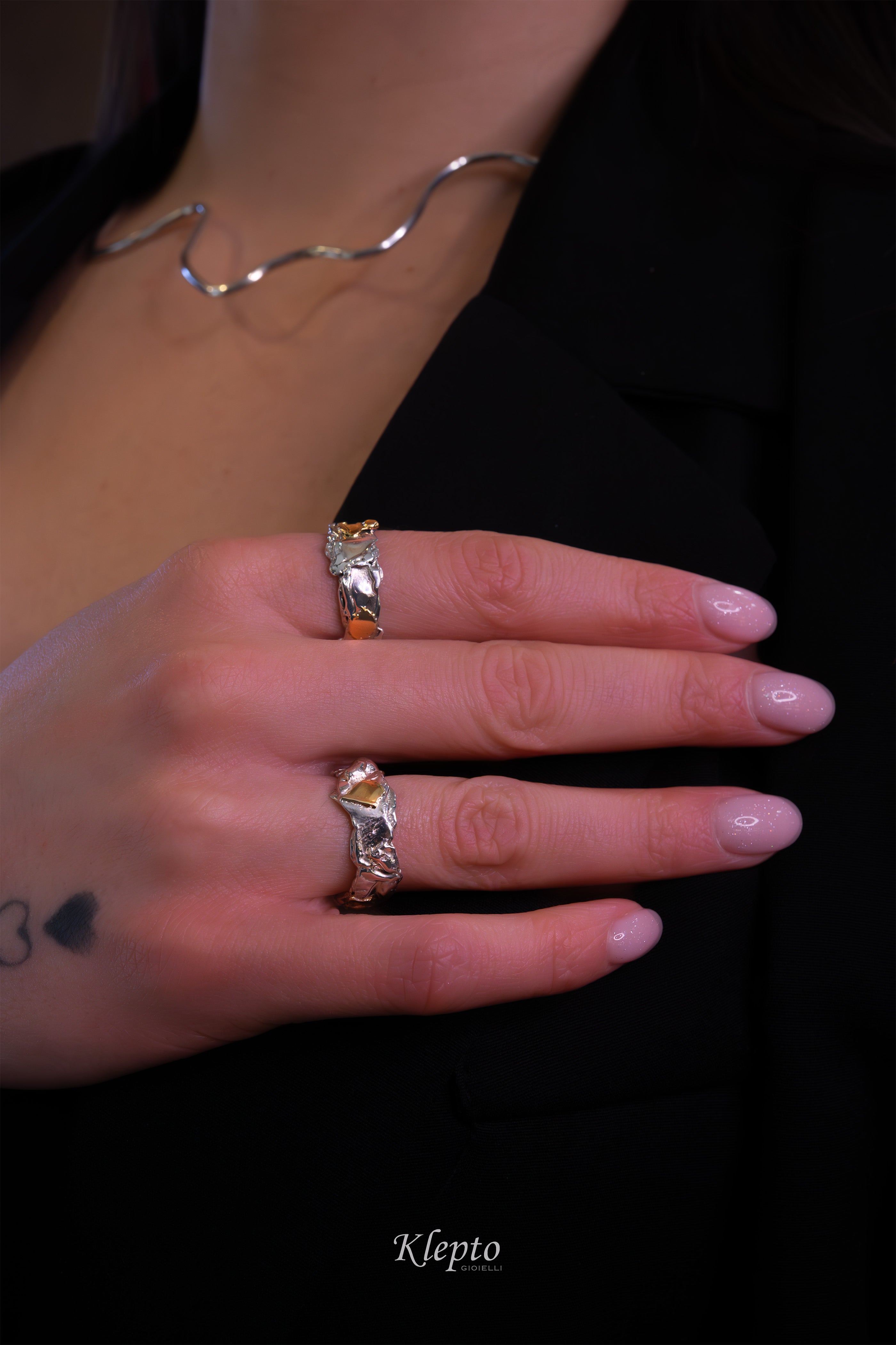 Anello in Argento Silnova® e oro giallo "Metamorfosi"