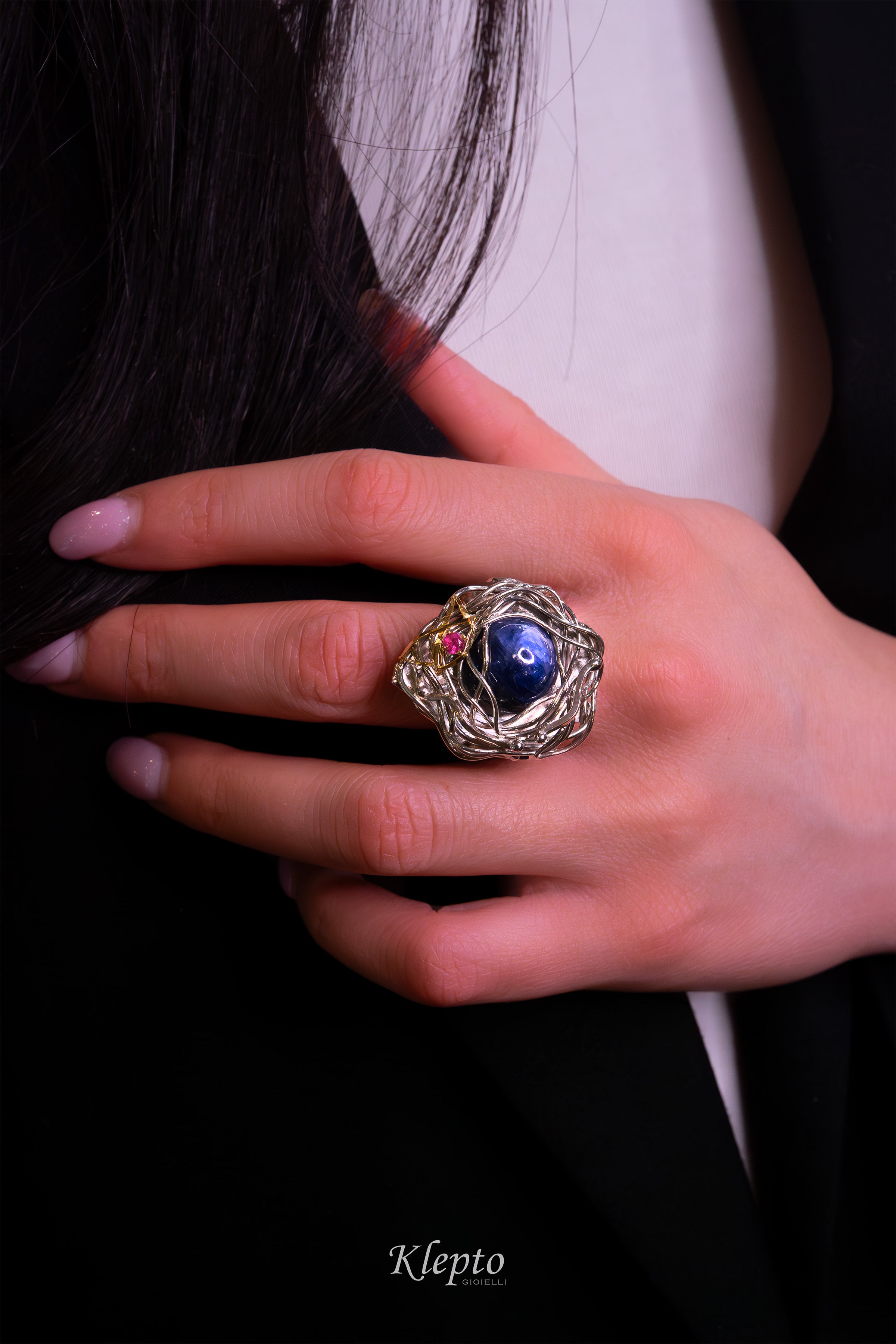 Anello in Argento Silnova con Zaffiro blu, Tormalina rosa e dettagli in oro giallo