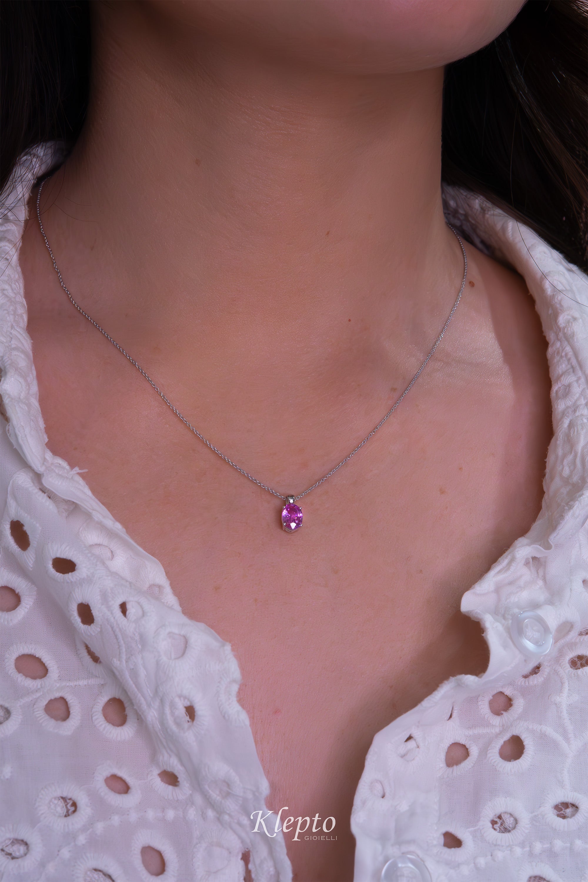 Pendente in oro bianco con Zaffiro rosa