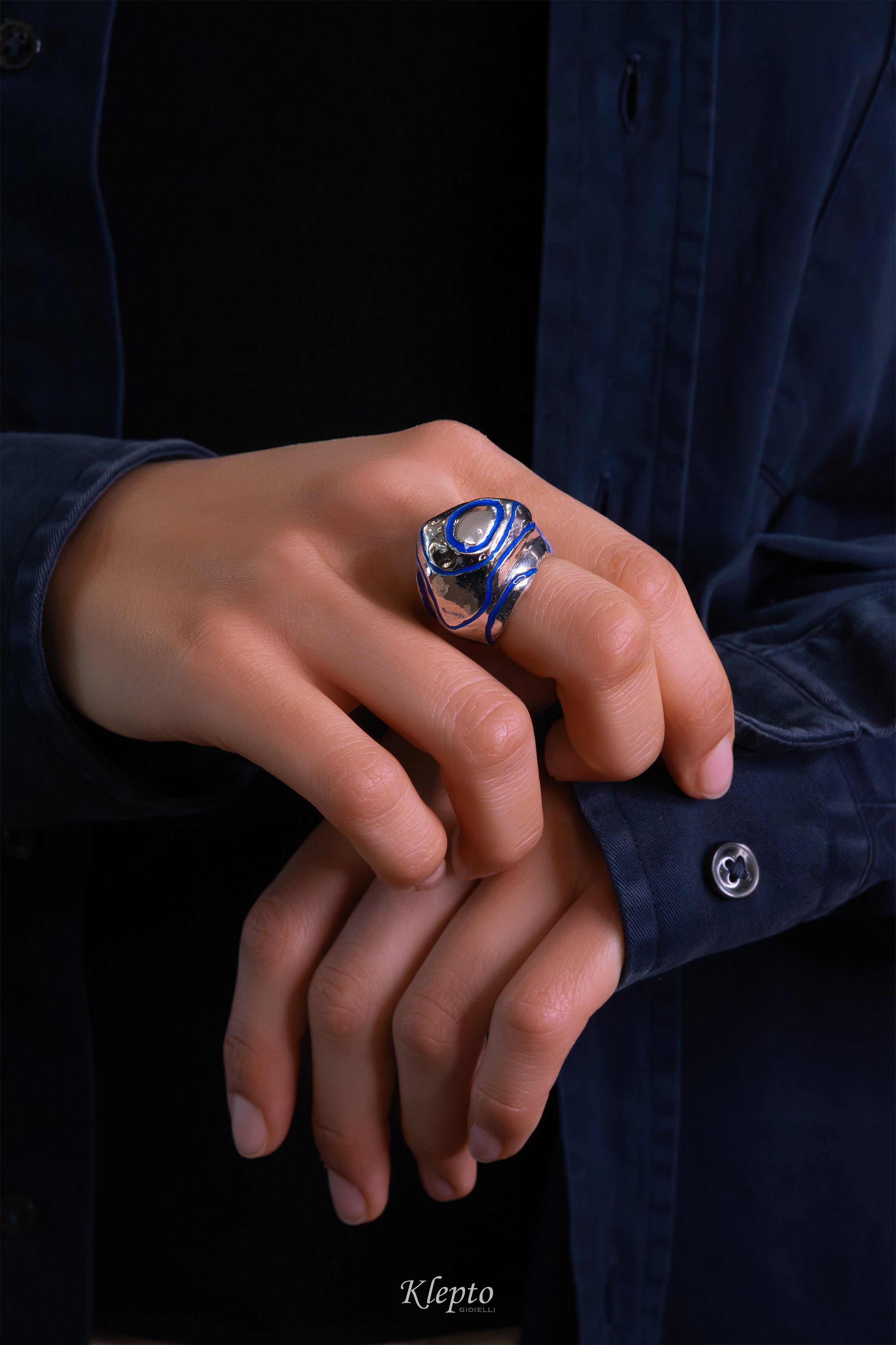 Anello in Argento Silnova® e con dettagli smaltati