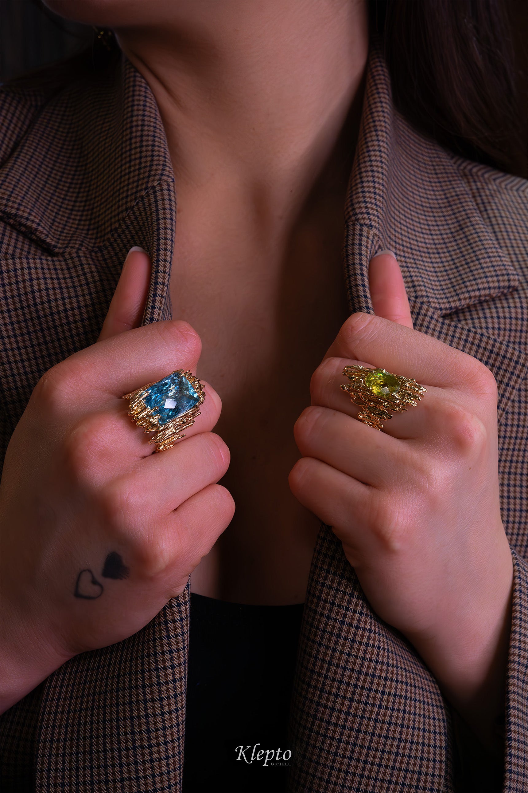 Anello in oro giallo "EroiKa" con Acquamarina