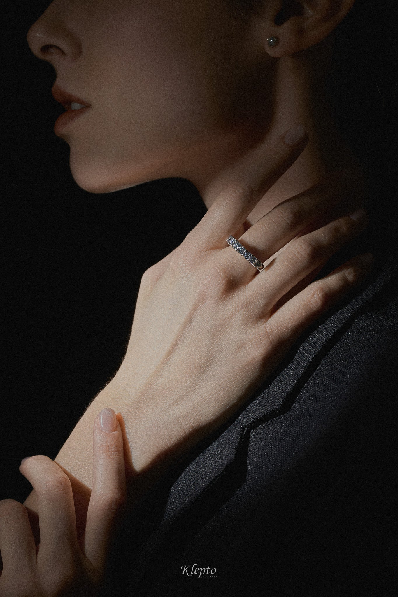 Anello classico Riviera a sette pietre in oro bianco e Diamanti