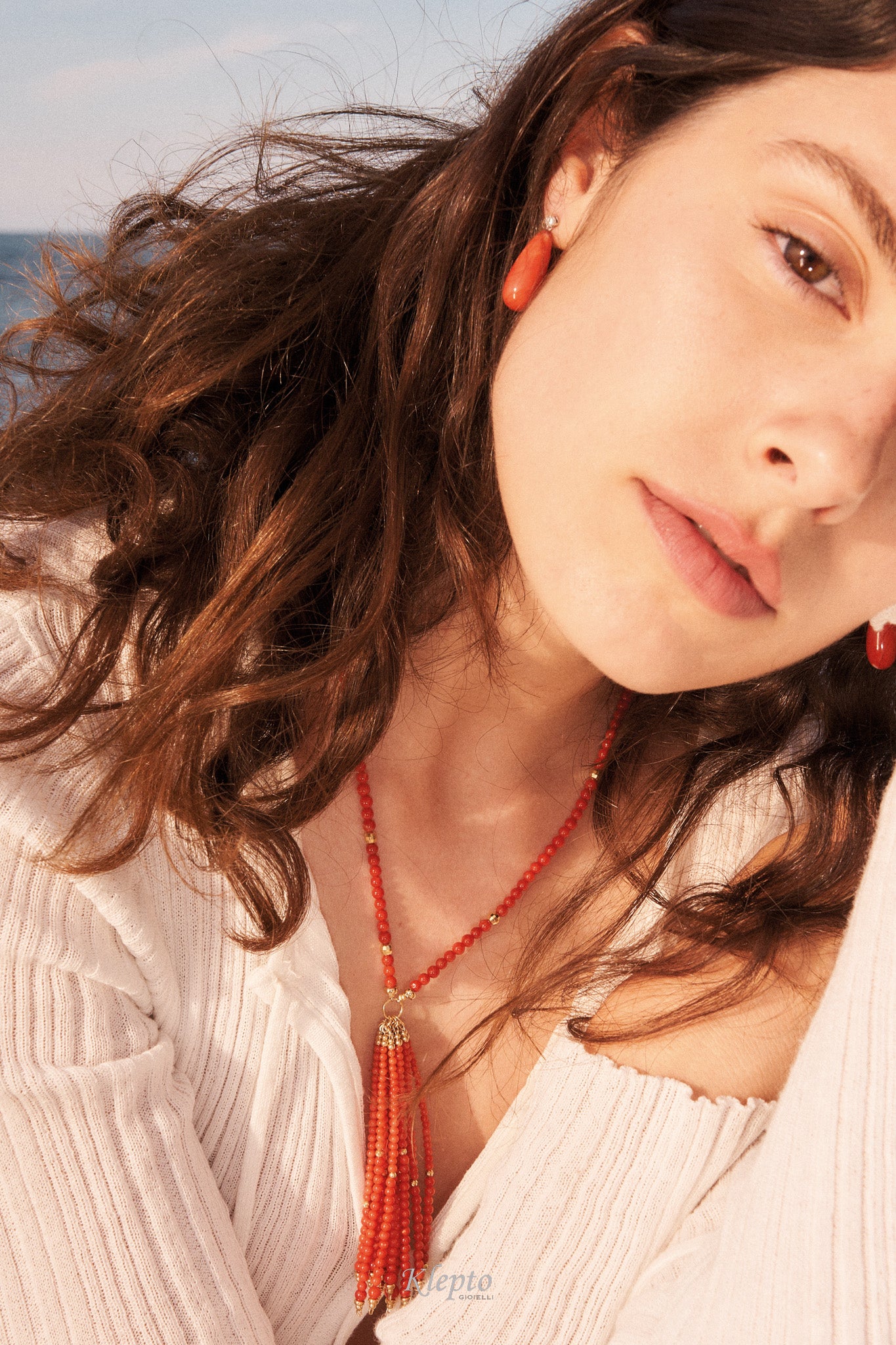 Collana a nappa in oro giallo con Corallo