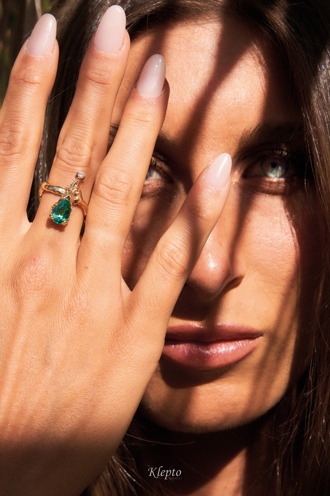 Anello in oro giallo con Tormalina a goccia e Diamante