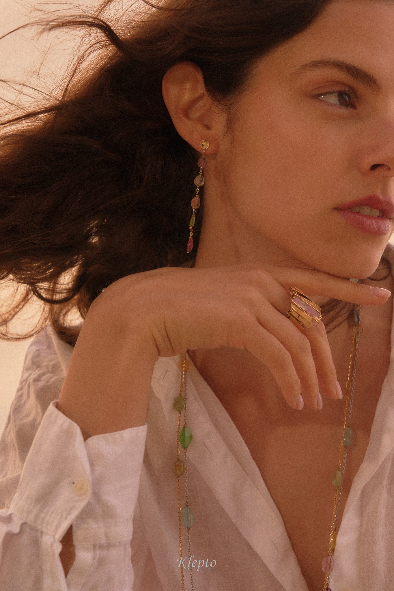 Anello in oro giallo "Disordinario" con Tormalina bicolor