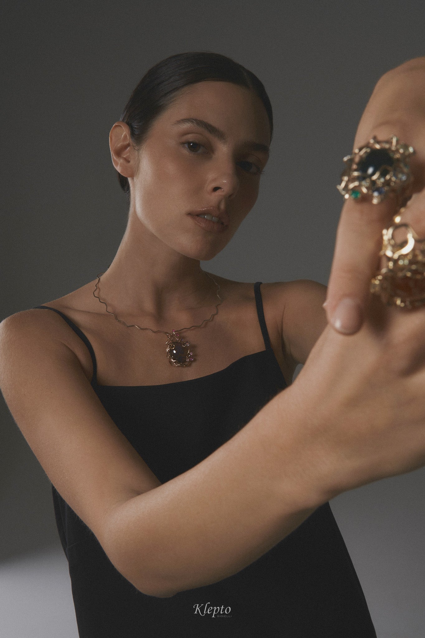 Collier in oro rosa e bianco naturale "Origini" con Tormalina cabochon e Zaffiri